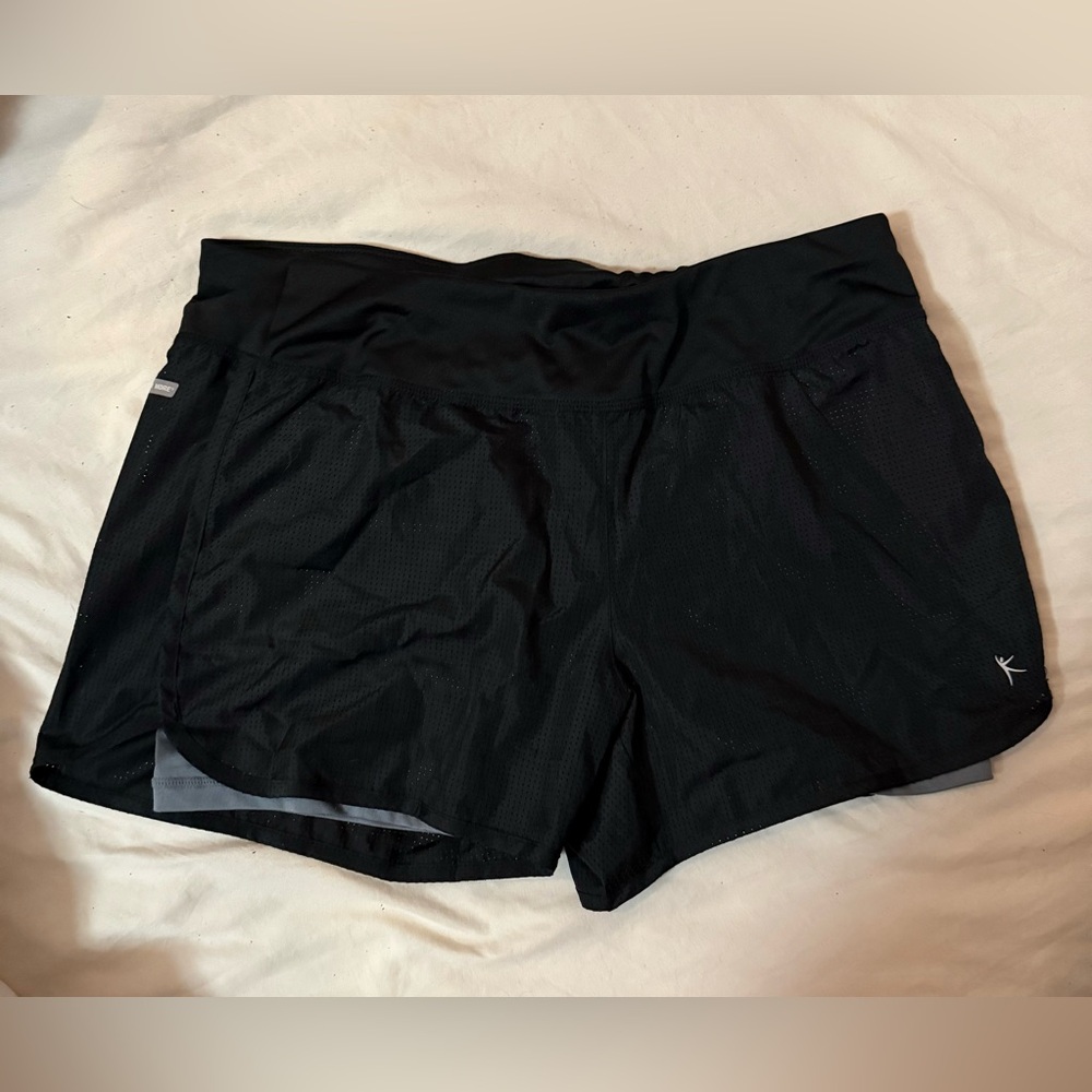 danskin semi-fitted black shorts , size small (4-6)
